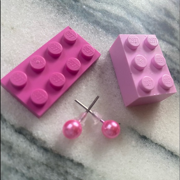 ๐Sale ๐2 for $10 NWOT shiny pink faux Pearl post earrings rubber backs - Picture 2 of 5